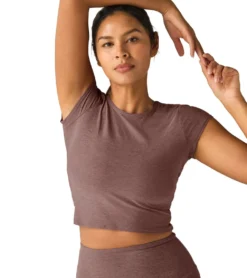 Beyond Yoga Featherweight Let Go Twist Back Cropped Tee