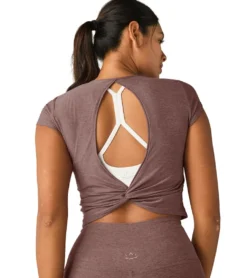 Beyond Yoga Featherweight Let Go Twist Back Cropped Tee