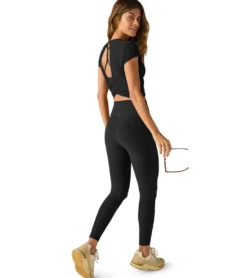 Beyond Yoga Featherweight Let Go Twist Back Cropped Tee