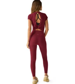 Beyond Yoga Featherweight Let Go Twist Back Cropped Tee