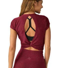 Beyond Yoga Featherweight Let Go Twist Back Cropped Tee