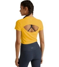 Beyond Yoga Featherweight Perspective Cropped Tee