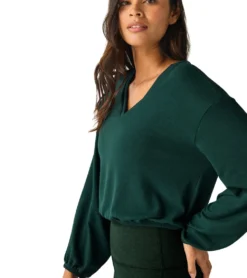 Beyond Yoga Soft Spoken Cropped Pullover
