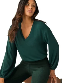 Beyond Yoga Soft Spoken Cropped Pullover