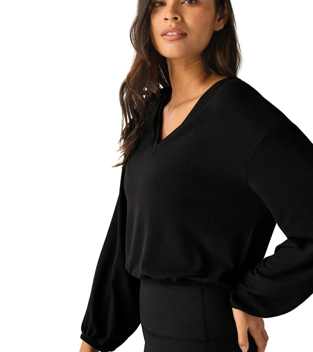 Beyond Yoga Soft Spoken Cropped Pullover