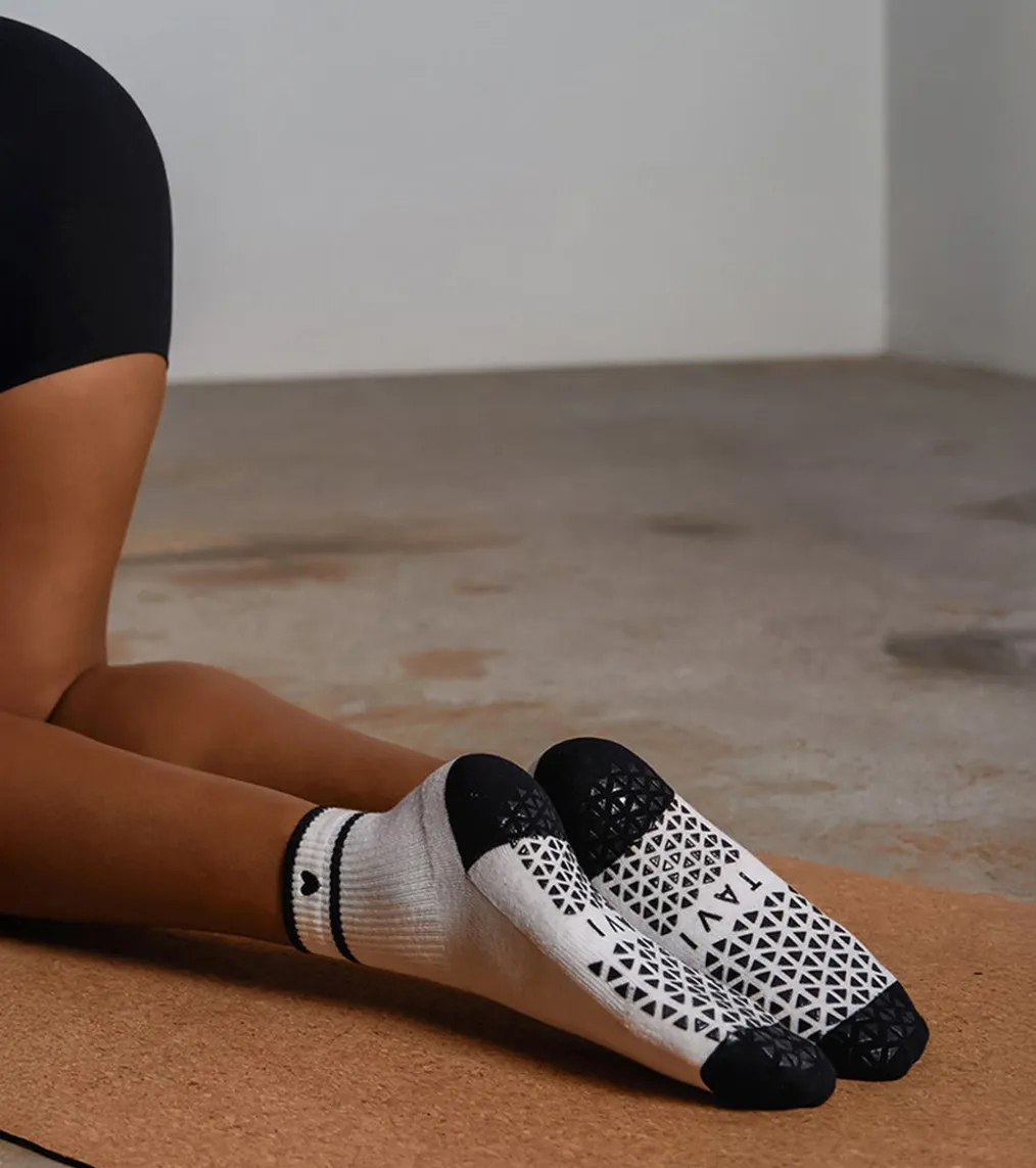 Tavi Aria Yoga Grip Socks