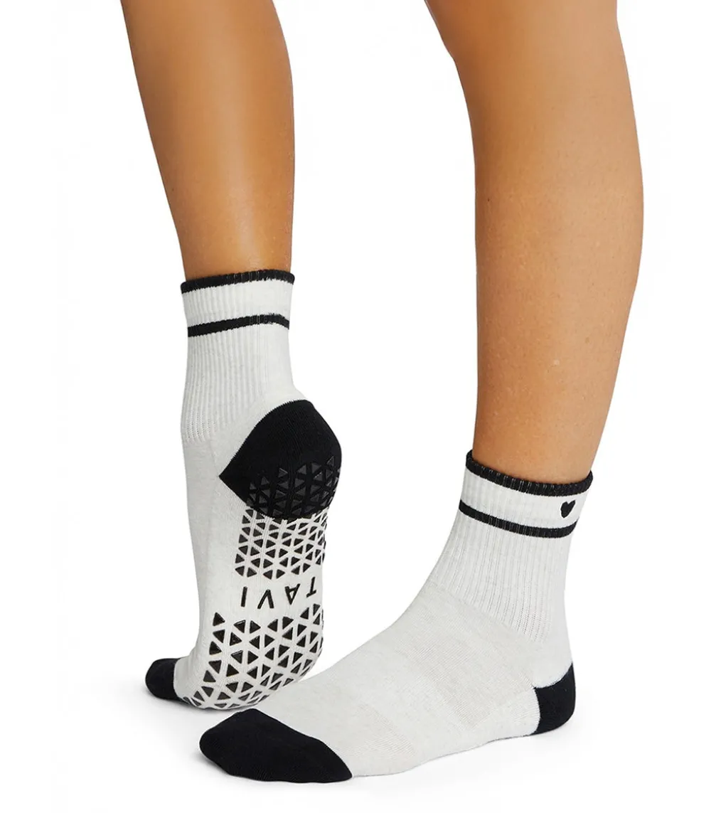 Tavi Aria Yoga Grip Socks