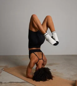 Tavi Aria Yoga Grip Socks