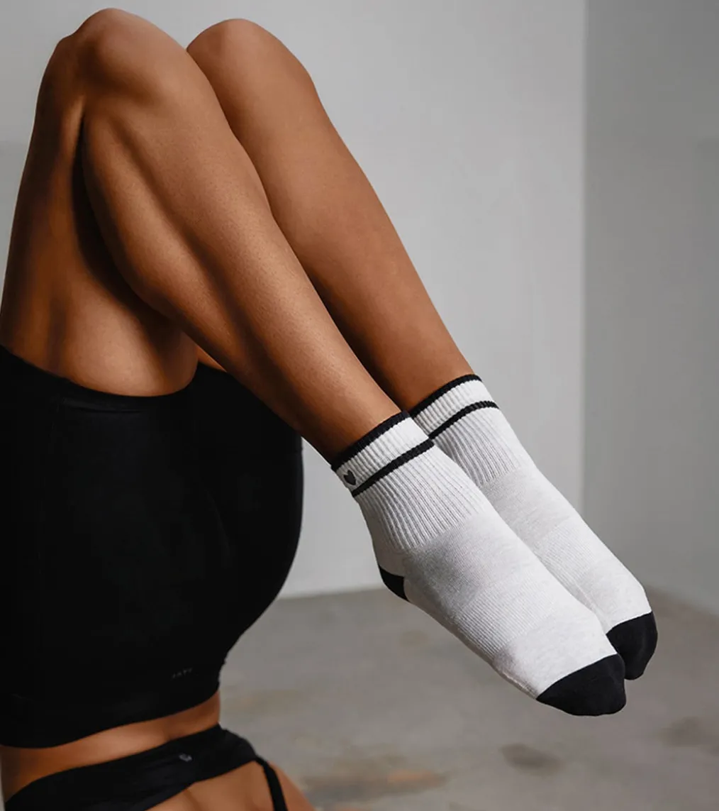 Tavi Aria Yoga Grip Socks